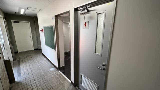 大黒ふ頭T-6号上屋トイレ等改修工事