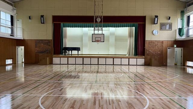 朝比奈小学校体育館床改修その他工事
