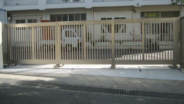 名瀬小学校北門門扉改修工事