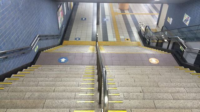 横浜駅ほか3か所段鼻明示物設置工事