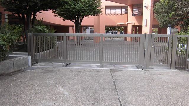 荏田南小学校門扉改修工事