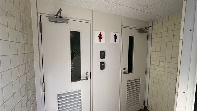 本牧ふ頭Ｂ－１号上屋トイレ改修工事